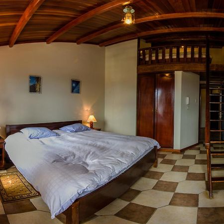 Hotel Santa Cruz Уарас Екстериор снимка